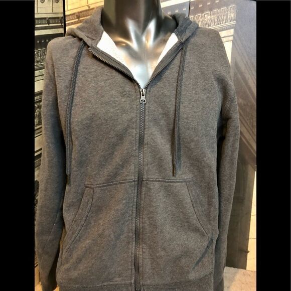 Nice hoodie by Champion in size medium - Picture 1 of 3